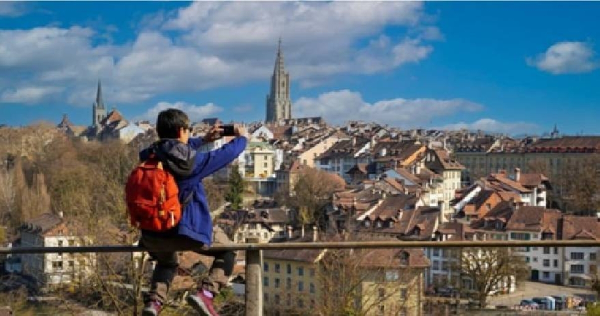 دكتور يعيش على طعام القطط ويبيع دمه في سويسرا