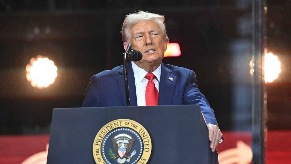 البيت الأبيض يُلوّح بمذبحة وظيفية.. تسريح جماعي إذا فشل تمرير الميزانية