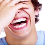 فوائد الضحك بصوت عالٍ: