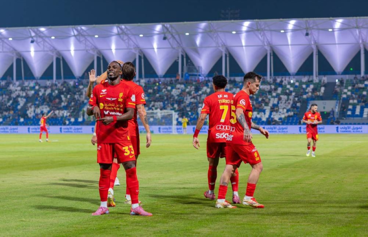 هزم الفتح وأزاح الاتحاد عن الوصافة.. القادسية يكسب