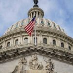 ترمب يجتمع بقادة الكونغرس.. الإغلاق الحكومي يهدد أمريكا