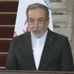 إيران تتوعد برد «مناسب» على إعادة العقوبات