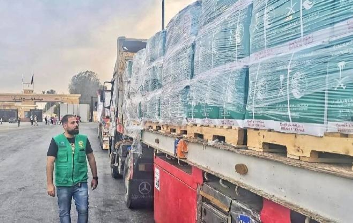 مقدمة من مركز الملك سلمان للإغاثة.. مساعدات سعودية جديدة إلى قطاع غزة