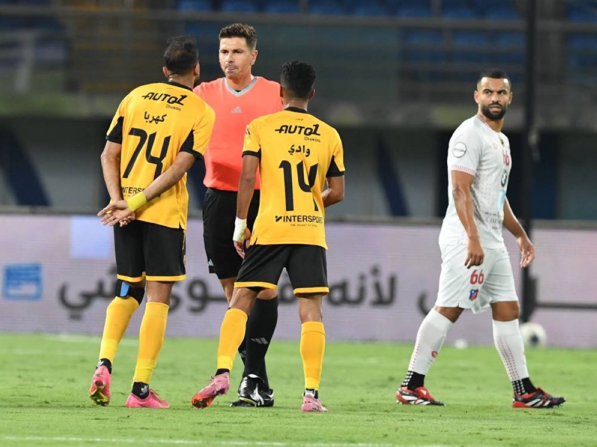 بعد الأحداث التي صاحبت اللقاء.. اتحاد الكرة يفرض عقوبات على الكويت والقادسية