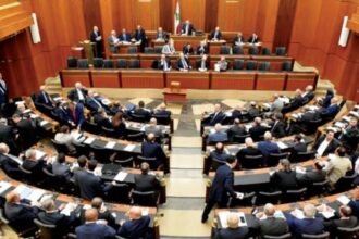 البرلمان اللبناني: سجالات وانسحابات وتعليق الجلسة على قانون الانتخاب