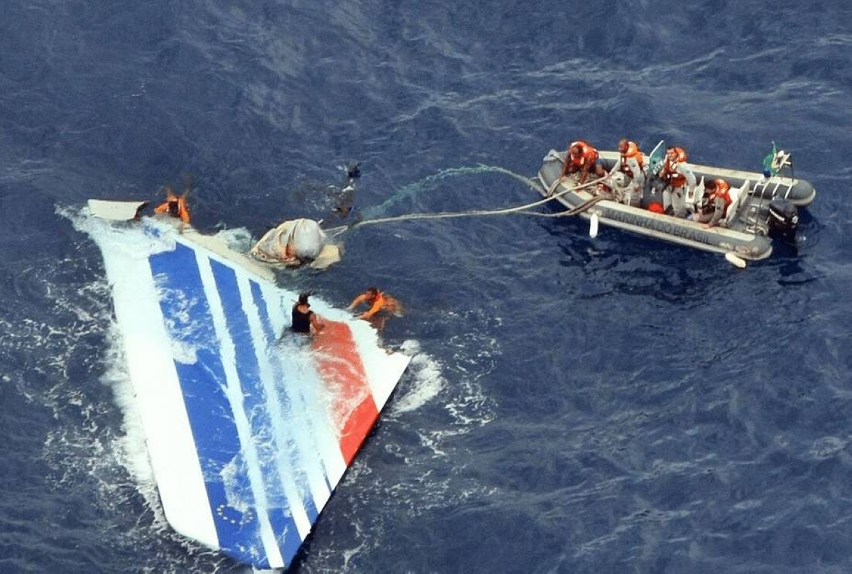 محكمة فرنسية تعيد فتح قضية مقتل 228 راكباً في تحطم طائرة الأطلسي محكمة فرنسية تعيد فتح قضية مقتل 228 راكباً في تحطم طائرة الأطلسي