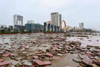 فيتنام: مصرع شخص وفقدان 12 آخرين مع وصول «بوالوي»