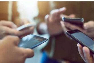 ساعة بلا هاتف.. هل ينجو طلاب الجامعات؟