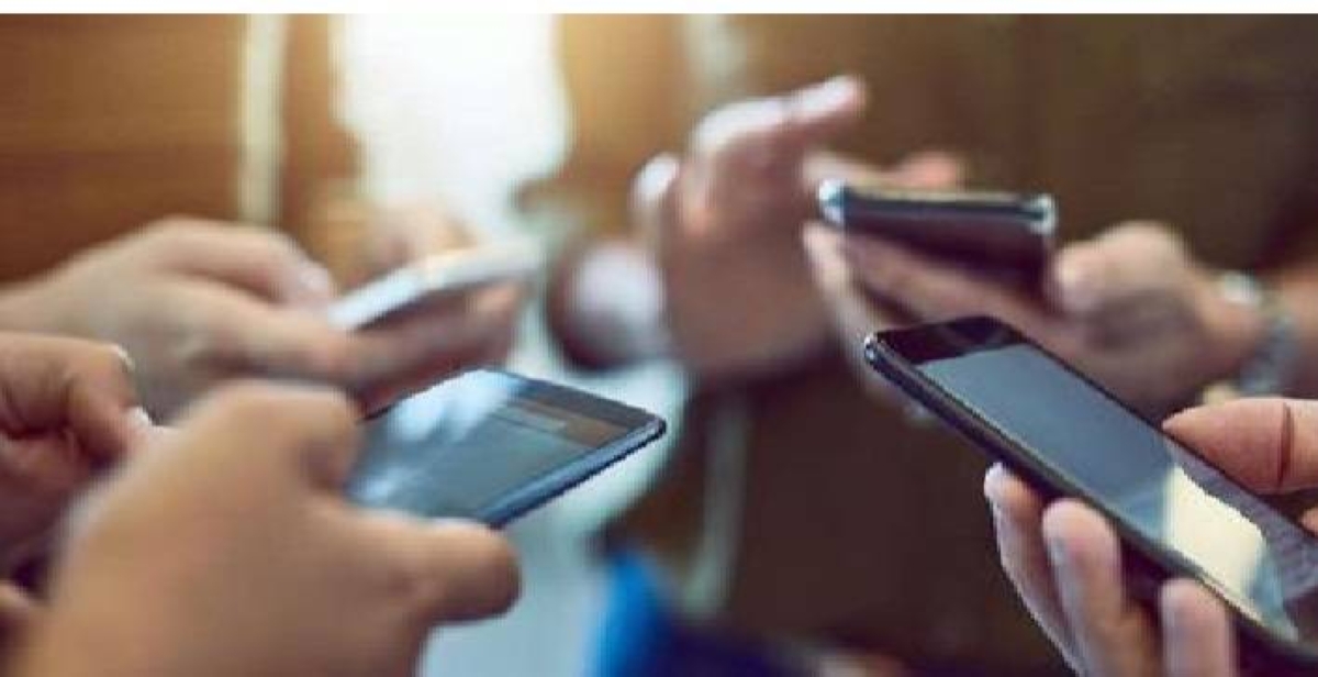 ساعة بلا هاتف.. هل ينجو طلاب الجامعات؟ ساعة بلا هاتف.. هل ينجو طلاب الجامعات؟