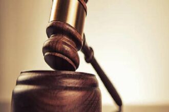 خرج القاتل الصغير حرّاً.. والدموع تملأ المحكمة