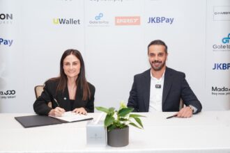 البنك الأردني الكويتي يوقّع مذكرة تفاهم مع شركة مدى لإطلاق خدمة “اشترِ الآن وادفع لاحقاً” عبر JKB Pay