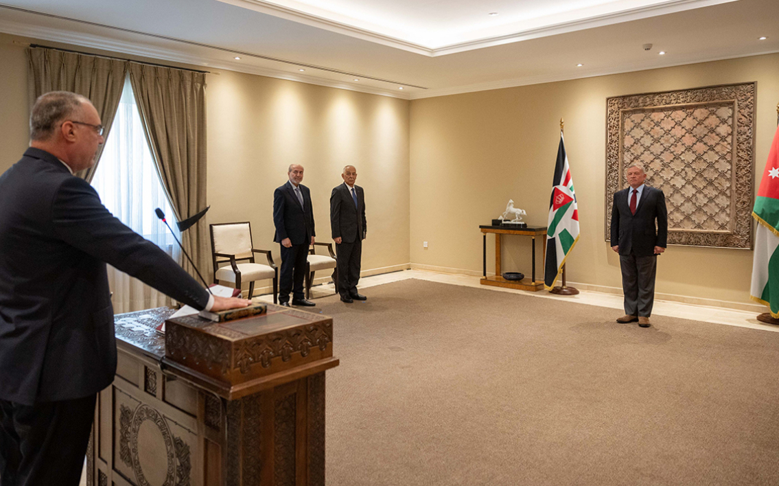 الزيود يؤدي اليمين القانونية أمام الملك بتعيينه عضوا في مجلس مفوضي الهيئة المستقلة للانتخاب الزيود يؤدي اليمين القانونية أمام الملك بتعيينه عضوا في مجلس مفوضي الهيئة المستقلة للانتخاب