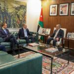 رئيس الوزراء يستقبل رئيس المنتدى الاقتصادي العالمي