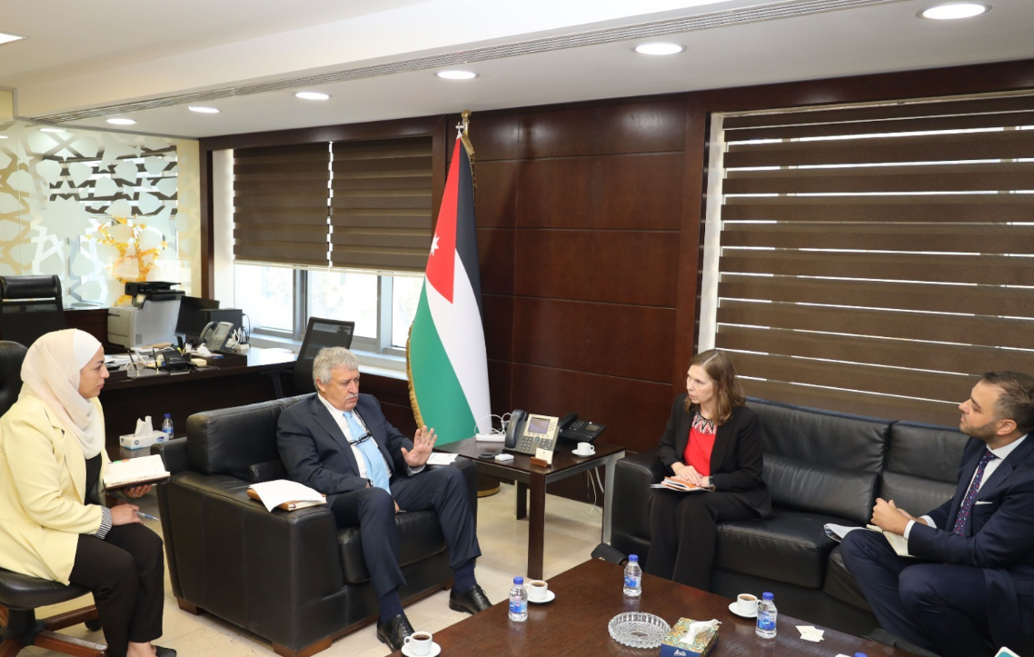 القطامين يبحث مع البنك الأوروبي لإعادة الإعمار والتنمية التعاون لتطوير منظومة النقل العام القطامين يبحث مع البنك الأوروبي لإعادة الإعمار والتنمية التعاون لتطوير منظومة النقل العام