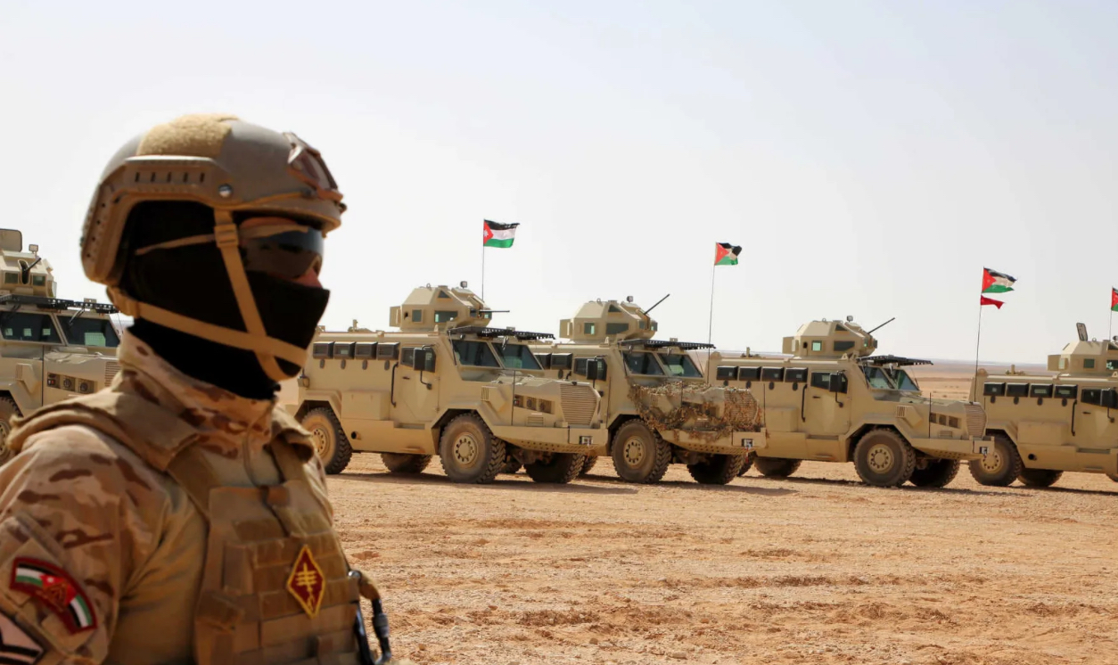 الجيش يحبط تهريب مخدرات بواسطة بالونات موجهة الجيش يحبط تهريب مخدرات بواسطة بالونات موجهة