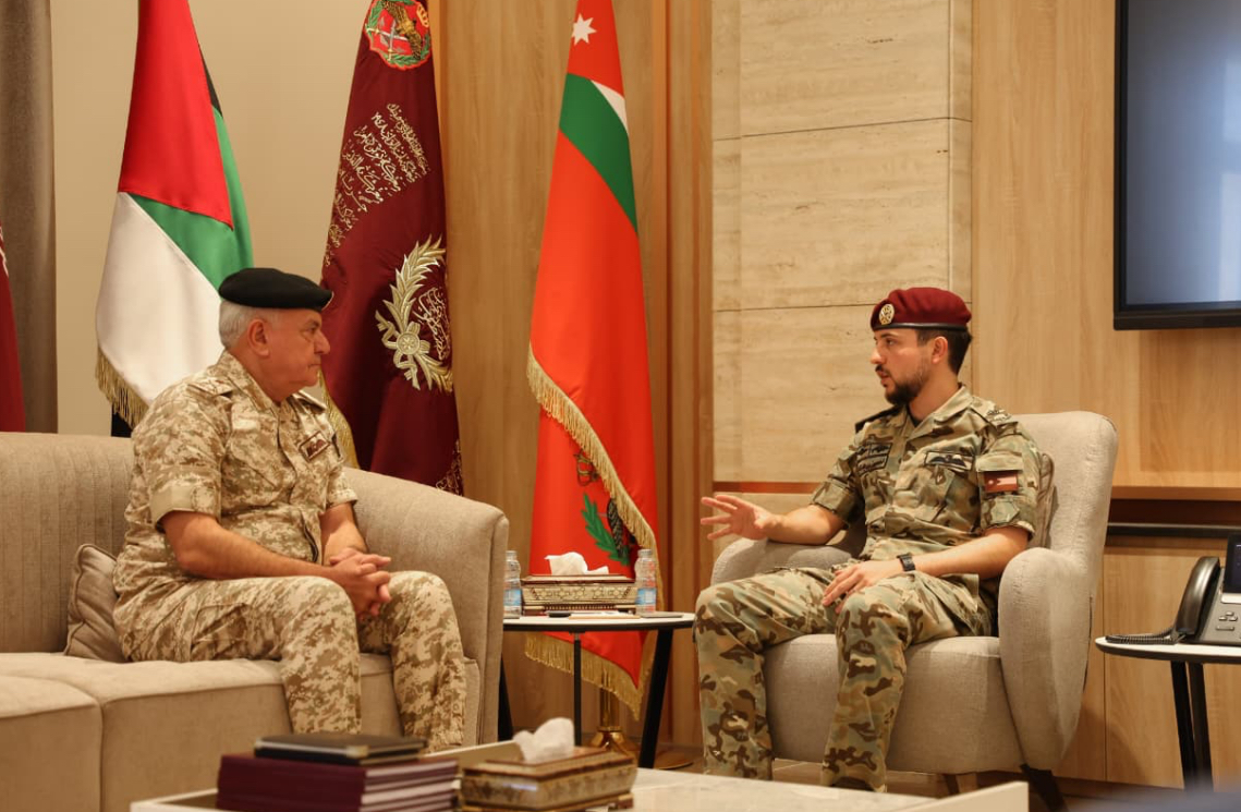 ولي العهد يزور القيادة العامة للقوات المسلحة