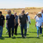 وزير الشباب يتفقد مشروع مستنبت النجيل الطبيعي