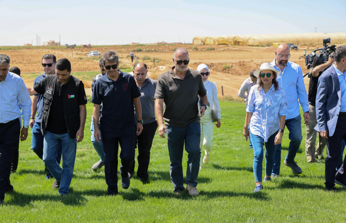 وزير الشباب يتفقد مشروع مستنبت النجيل الطبيعي