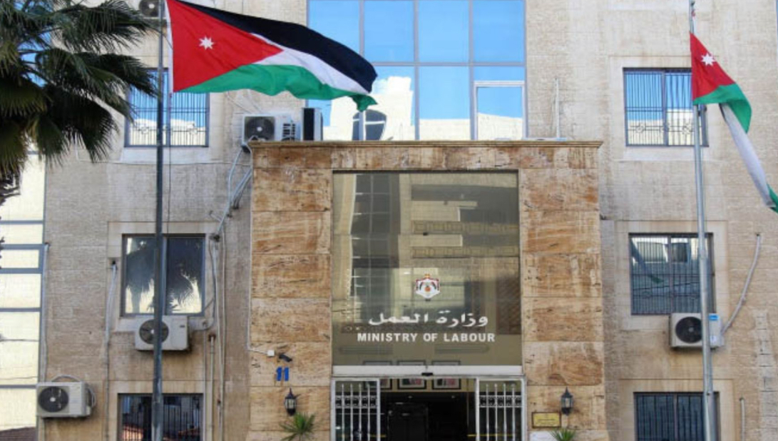 وزارة العمل: تعاملنا مع 31 نزاعاً عمالياً منذ بداية العام انتهت بتوقيع 29 عقد عمل جماعي