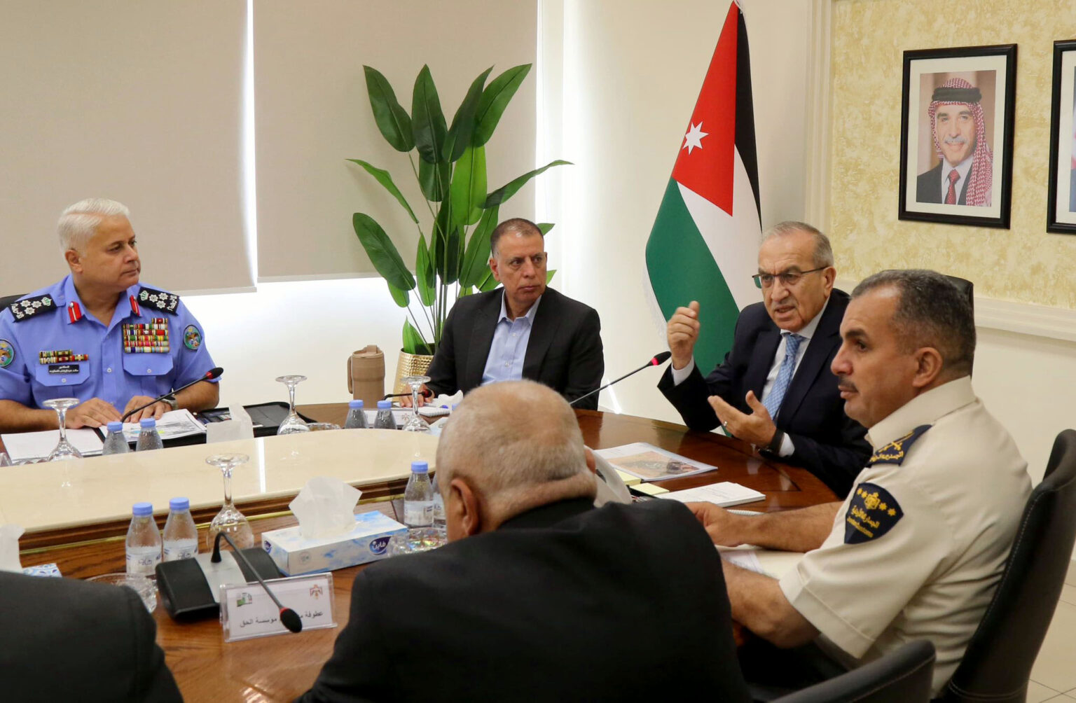 وزيرا الأشغال والداخلية يبحثان المخطط الشمولي لتطوير معبري جابر والكرامة