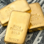 أسعار الذهب تسجل ارتفاعا قياسيا مع تراجع الدولار