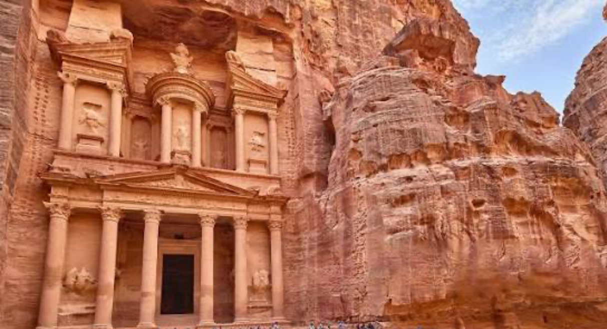 5.3 مليار دولار الدخل السياحي خلال الثمانية شهور الأولى من عام 2025 وبارتفاع نسبته 7.5% 5.3 مليار دولار الدخل السياحي خلال الثمانية شهور الأولى من عام 2025 وبارتفاع نسبته 7.5%