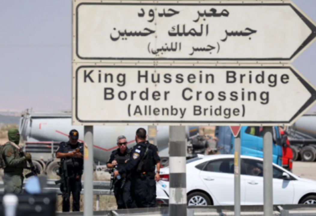 إذاعة إسرائيلية: مسلحون وصلوا من الاردن ونفذوا عملية في معبر الكرامة