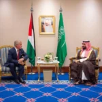 الملك يلتقي ولي العهد السعودي في الدوحة