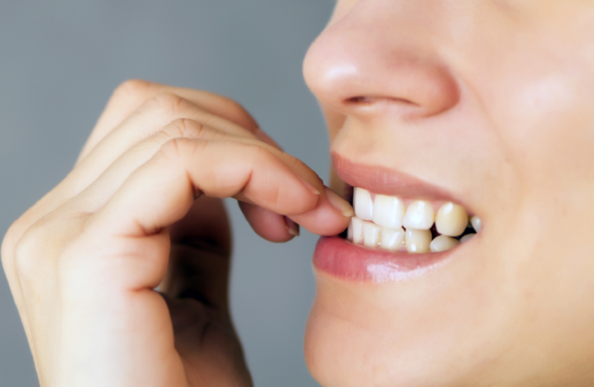 تحذير صحي من عواقب قضم الأظافر تحذير صحي من عواقب قضم الأظافر