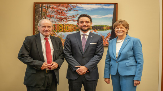 ولي العهد يحذر من خطورة الإجراءات الإسرائيلية الأحادية في تقويض السلام