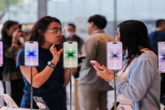 أبل تطلق سلسلة هواتف آيفون 17 في بكين أبل تطلق سلسلة هواتف آيفون 17 في بكين