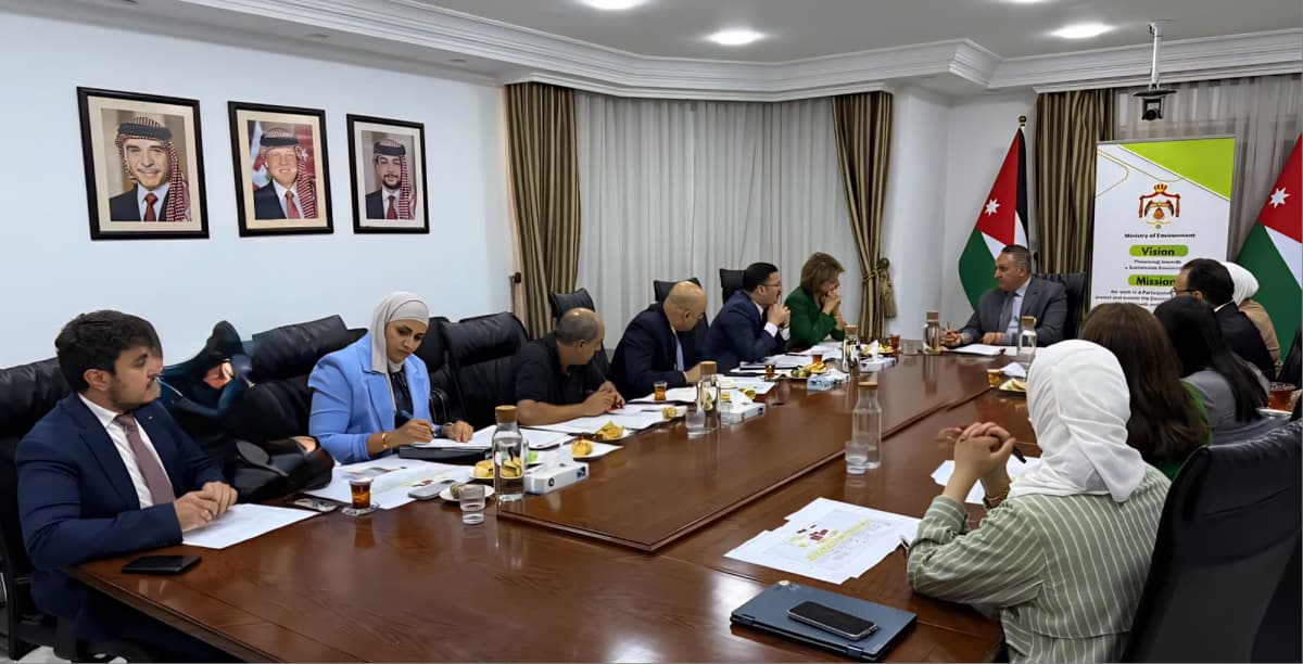 وزارة البيئة تبدأ خطوات عملية لإعادة هيكلتها انسجاما مع رؤية تحديث القطاع العام وزارة البيئة تبدأ خطوات عملية لإعادة هيكلتها انسجاما مع رؤية تحديث القطاع العام