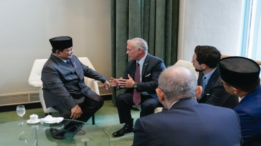 الملك يؤكد ضرورة تلبية الحقوق المشروعة للشعب الفلسطيني وقيام دولته المستقلة الملك يؤكد ضرورة تلبية الحقوق المشروعة للشعب الفلسطيني وقيام دولته المستقلة