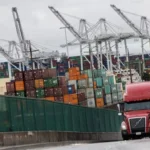 واشنطن تفرض رسومًا جمركية صارمة على الدواء والاثاث والشاحنات