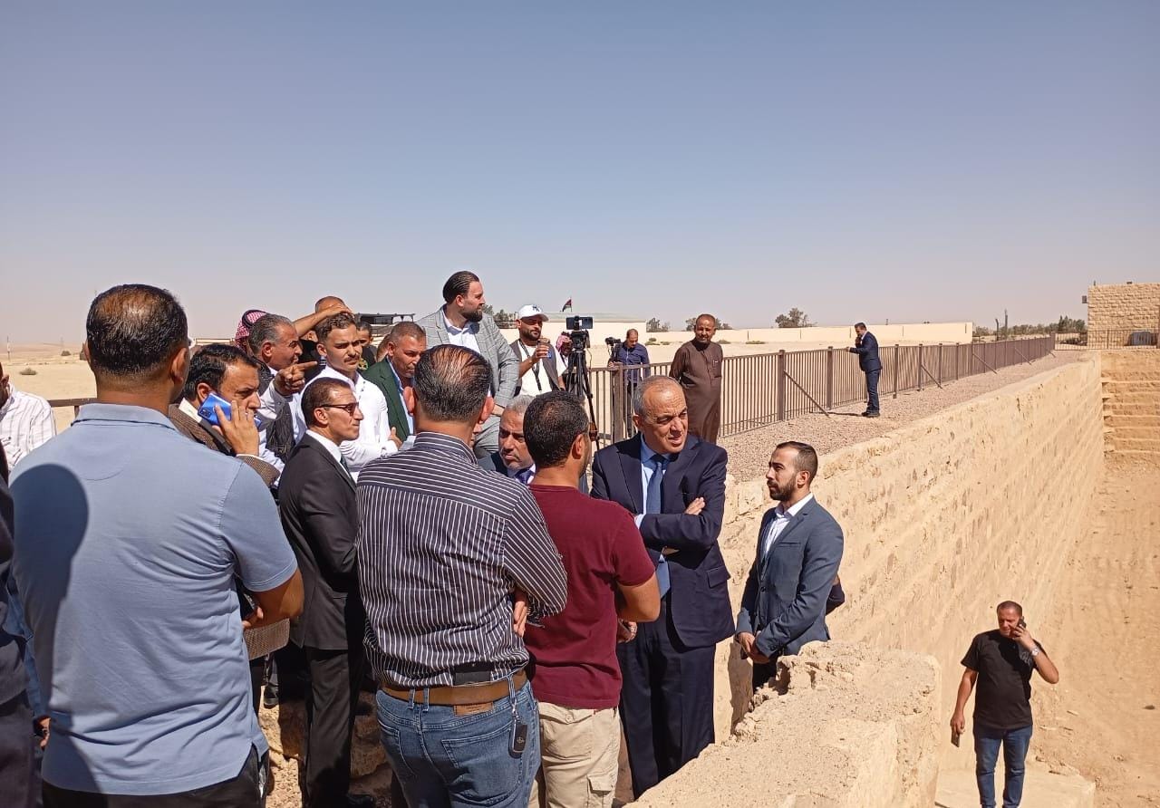 وزير السياحة يفتتح مشروع تطوير قلعة القطرانة الأثرية وزير السياحة يفتتح مشروع تطوير قلعة القطرانة الأثرية