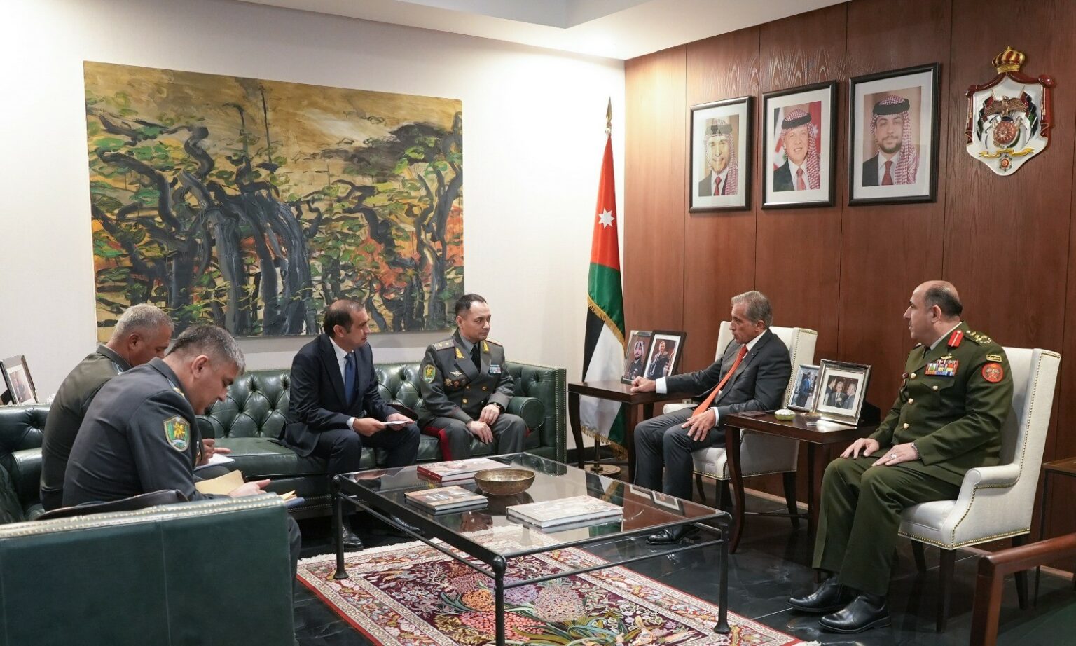 رئيس الوزراء يستقبل وزير الدِّفاع الأوزبكي