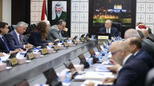 الحكومة الفلسطينية: مستعدون لتحمل كل المسؤوليات بالضفة وغزة الحكومة الفلسطينية: مستعدون لتحمل كل المسؤوليات بالضفة وغزة