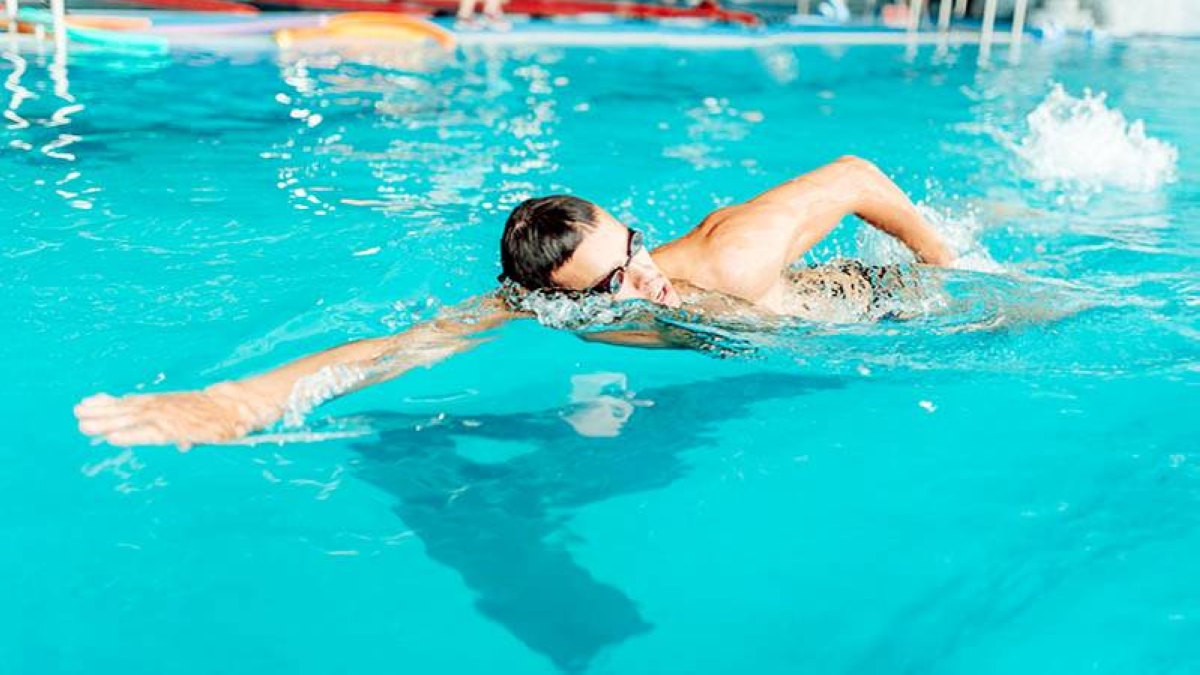 فوائد ممارسة رياضة السباحة: