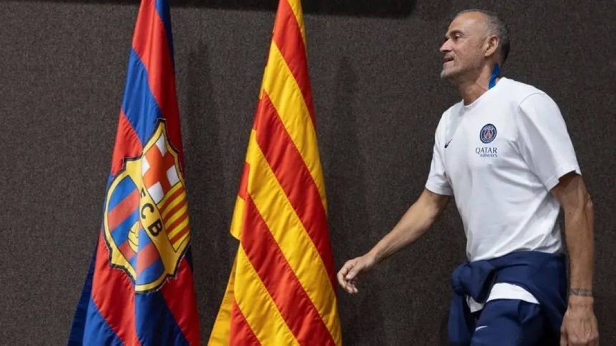 إنريكي: بيدري مثل «هاري بوتر».. آمل ألا يُحضر عصاه السحرية إنريكي: بيدري مثل «هاري بوتر».. آمل ألا يُحضر عصاه السحرية