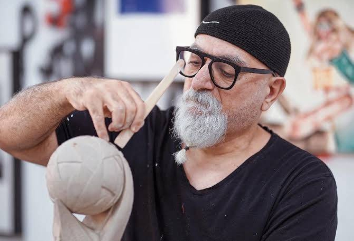 أحمد البحراني يكشف لـ «عكاظ» عن تحضيراته لمعرض فردي في السعودية أحمد البحراني يكشف لـ «عكاظ» عن تحضيراته لمعرض فردي في السعودية