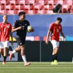 نيوزيلندا يهزم مصر بهدفين.. والطريس يتألق تحكيمياً