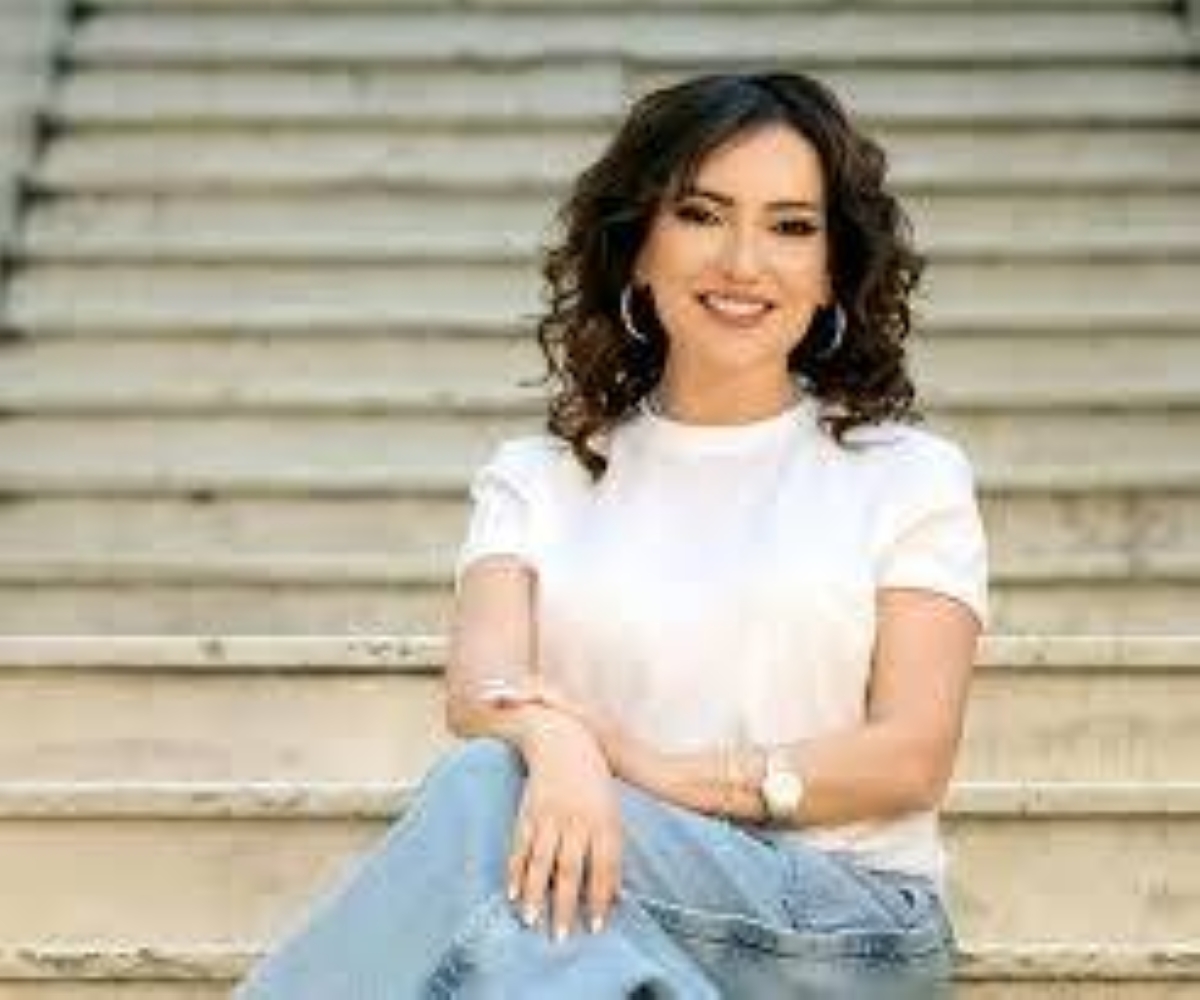 أمل عرفة: توجّهت للقضاء.. تعرضت وأسرتي لابتزاز ممنهج أمل عرفة: توجّهت للقضاء.. تعرضت وأسرتي لابتزاز ممنهج