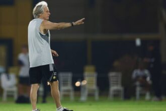 تكتيك نصراوي في الميدان وجوائز كل نهاية شهر