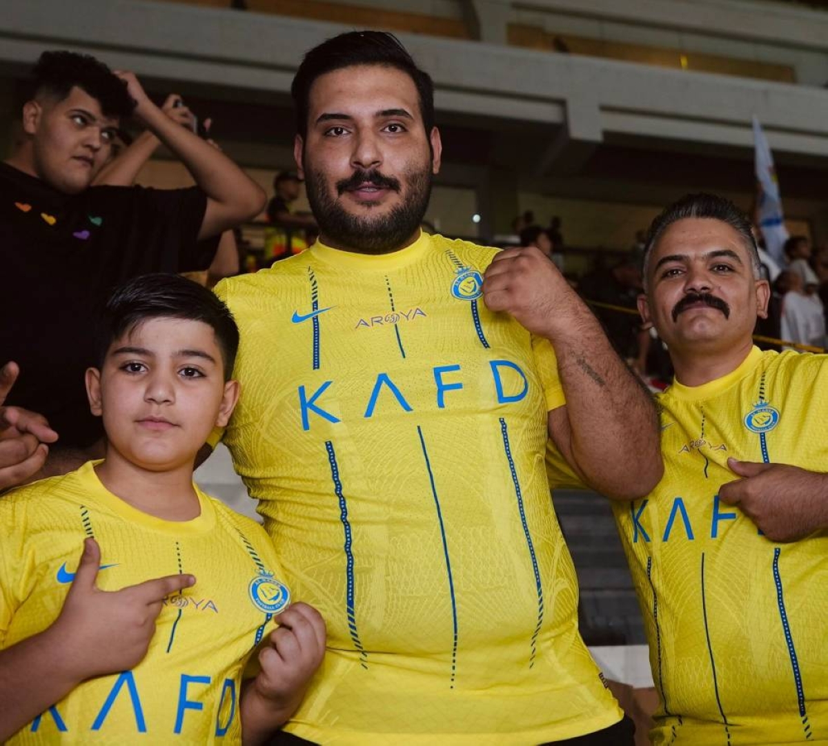 رجال ونساء وأطفال استقبلوا «فارس نجد» في بغداد رجال ونساء وأطفال استقبلوا «فارس نجد» في بغداد