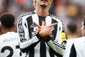 حقق أول 3 نقاط.. نيوكاسل يقسو على سانت جيلواز