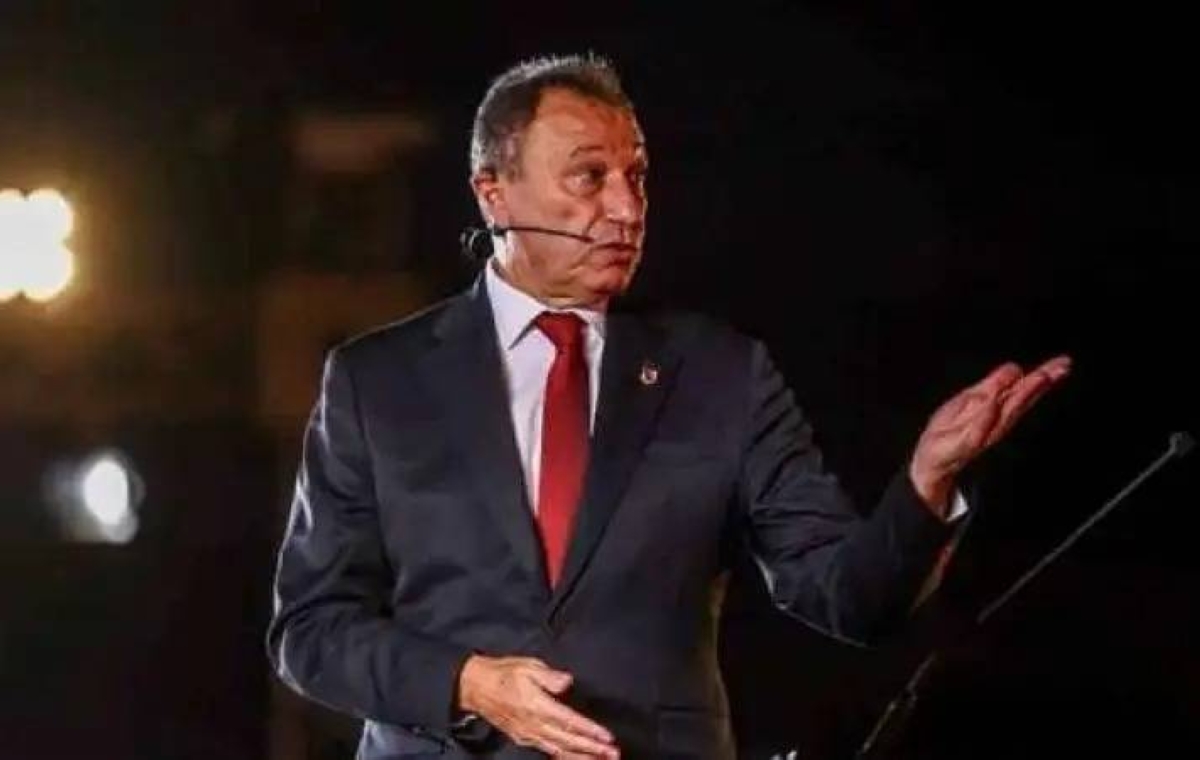 بعد ضغوط جماهيرية.. الخطيب يعود إلى سباق رئاسة الأهلي المصري بعد ضغوط جماهيرية.. الخطيب يعود إلى سباق رئاسة الأهلي المصري