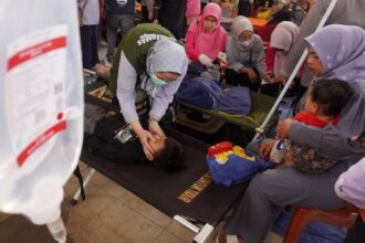 إندونيسيا: تسمم 9 آلاف طفل بسبب برنامج الوجبات المدرسية في عام!