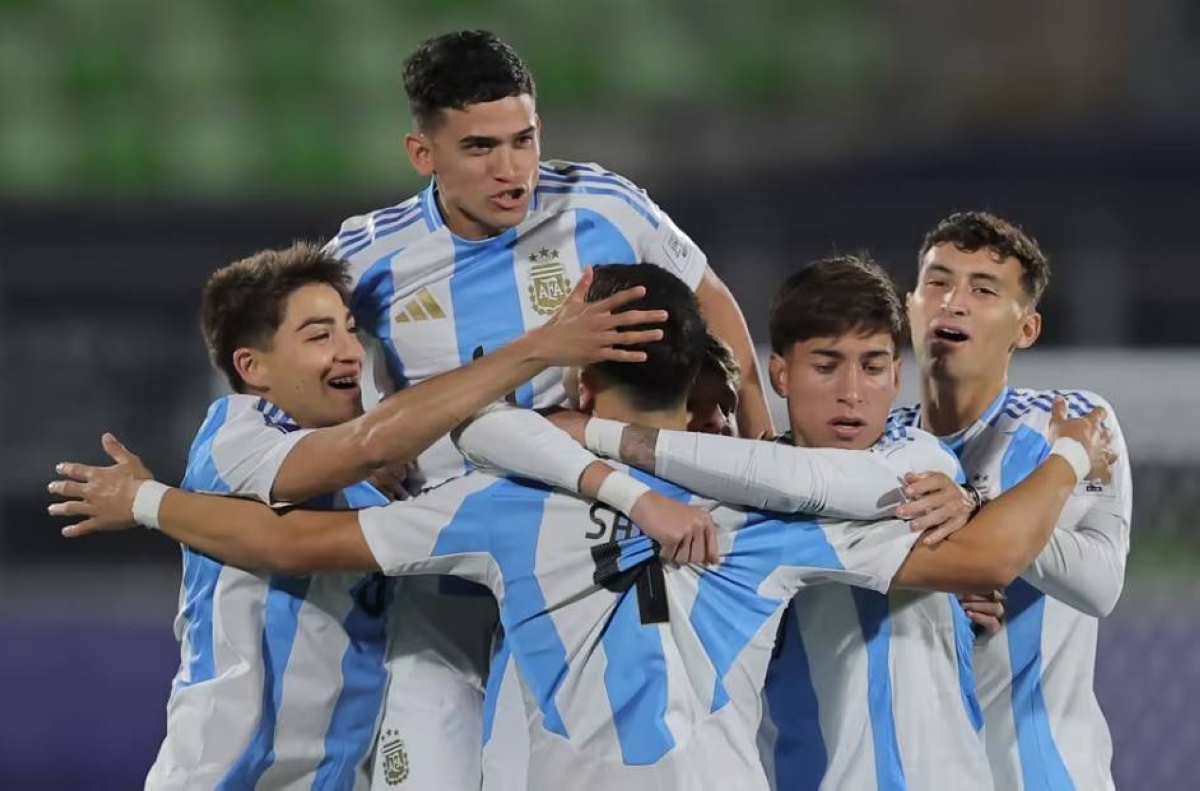 بالـ4.. الأرجنتين تتخطى أستراليا وتتأهل لثمن نهائي مونديال تشيلي