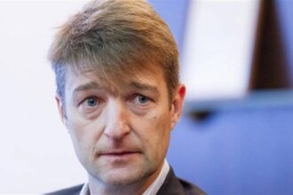 إمبراطورية ملياردير روسي على حافة الانهيار القضائي