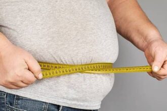 كيف تزيد السمنة من مخاطر الإصابة بالزهايمر؟.. دراسة تكشف